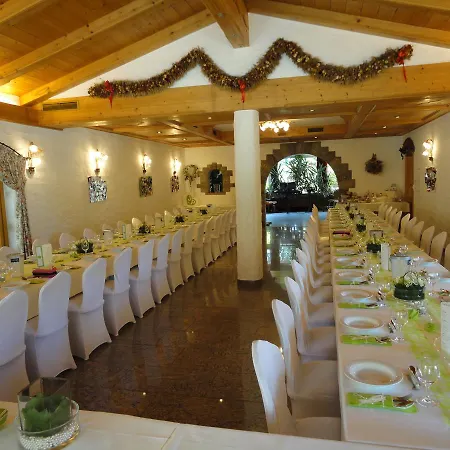 Landgasthof Hirsch מלון 3*